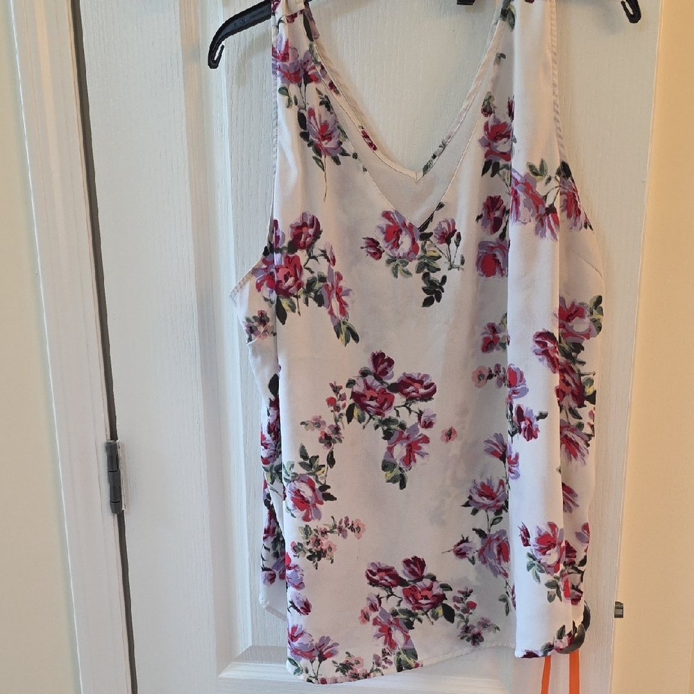 Maurices White Floral V-Neck Shell 2x